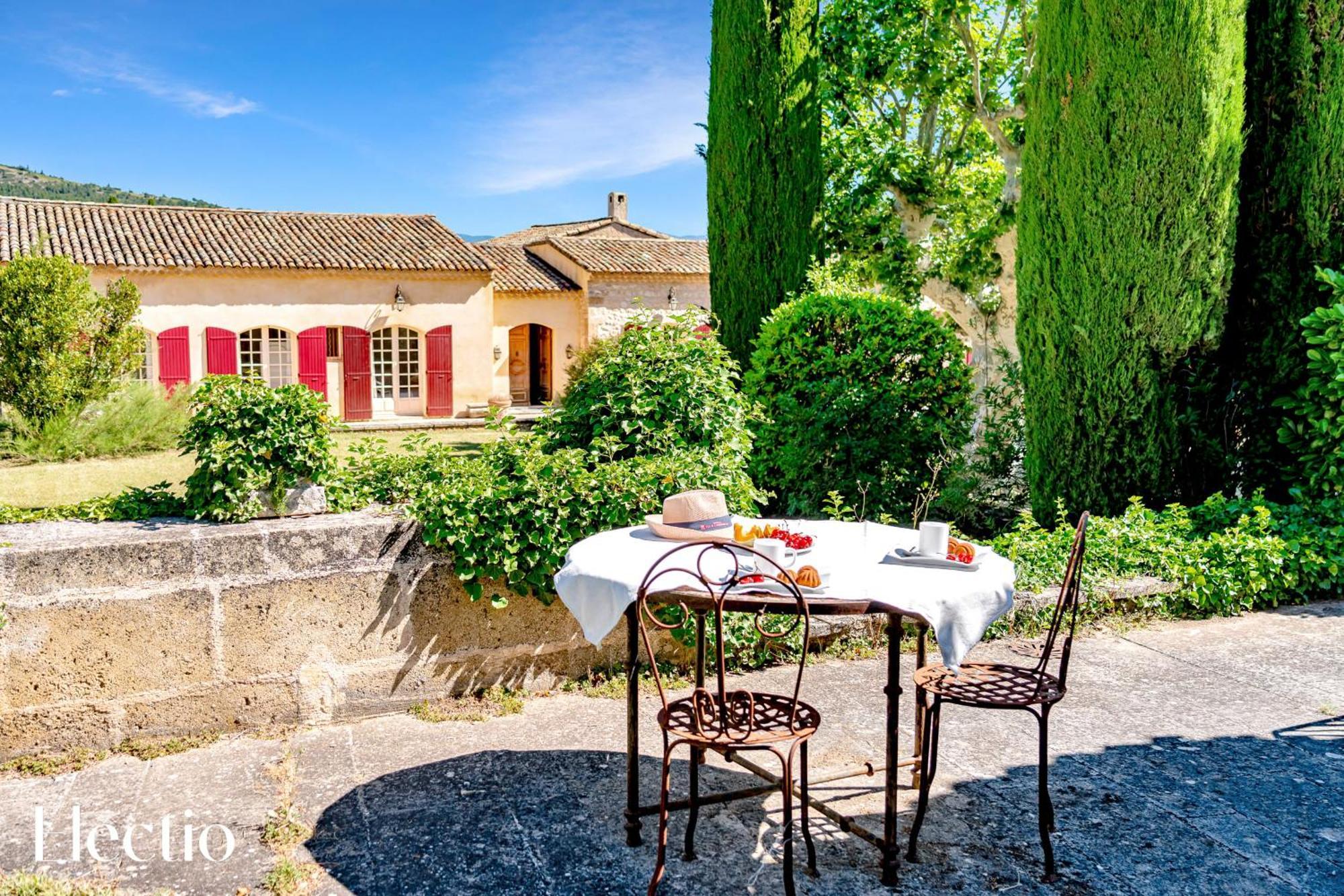 Апарт отель Bastide Domaine Tour Campanets Ле-Пюи-Сент-Репарад Экстерьер фото
