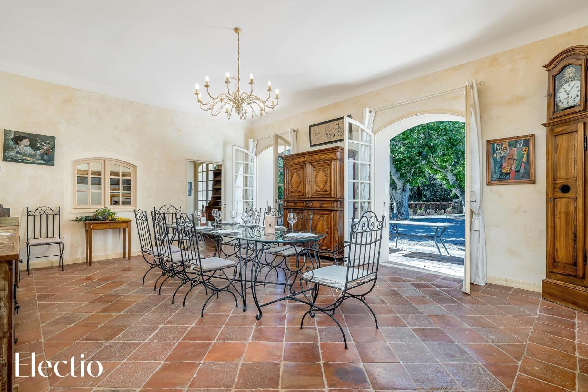 Апарт отель Bastide Domaine Tour Campanets Ле-Пюи-Сент-Репарад Экстерьер фото